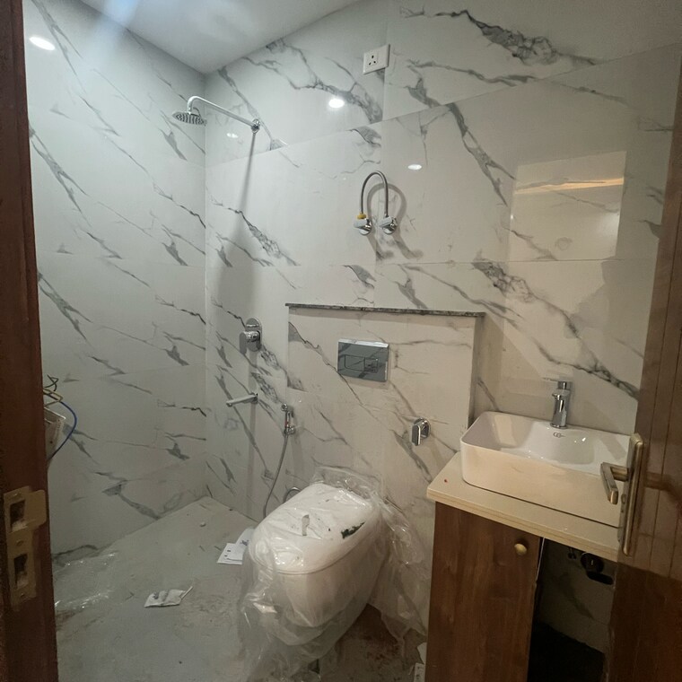 Bathroom, vasant kunj 3 Bedroom 130 Sq.Yd. Builder Floor In Vasant Kunj Delhi 8361020