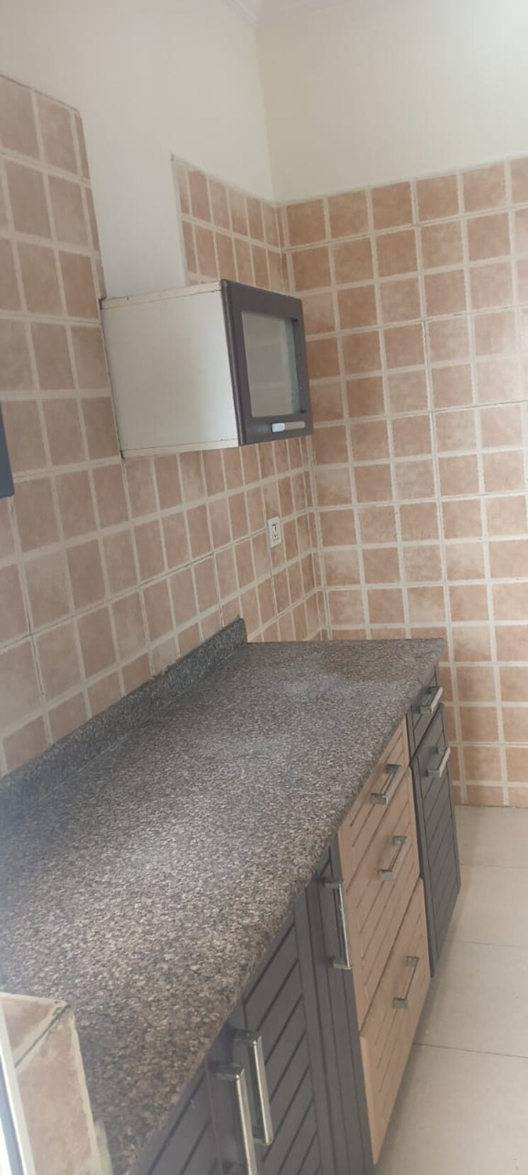 Bathroom, amrapali-eden-park 3 Bedroom 1360 Sq.Ft. Apartment In Sector 50 Noida 8360992