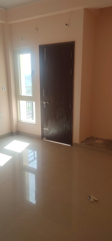 Room in 3 BHK Apartment at Chandra Panorama, Sushant Golf City – for Rent