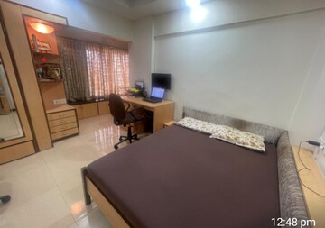 Room in 3 BHK Apartment at Trishul CHS, Andheri West – for Rent