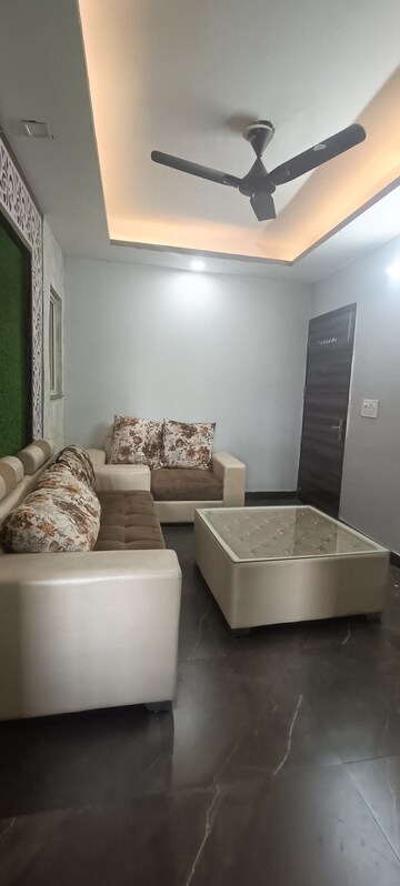 Living Room in 1 BHK Builder Floor at Ansal Sushant Lok I, Sector 43 – for Rent