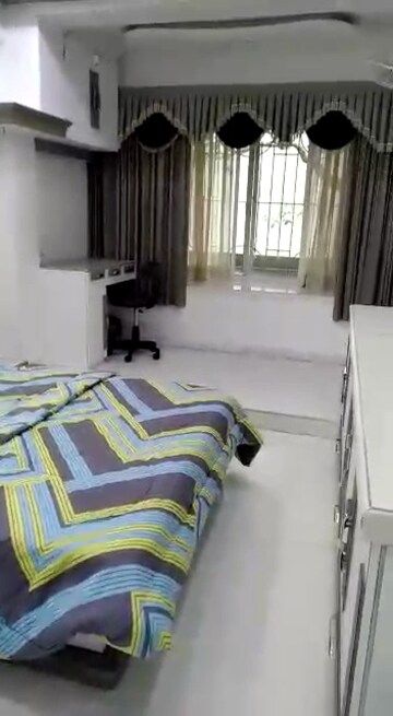 Room in 2 BHK Apartment at Bandra West – for Rent
