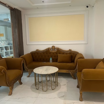 Living Room in  Pg at Sector 10a – for Rent