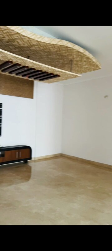 Room in 4 BHK Apartment at Chandra Panorama, Sushant Golf City – for Sale
