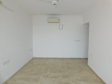 Room in 3 BHK Apartment at Runwal Elegante, Andheri West – for Rent