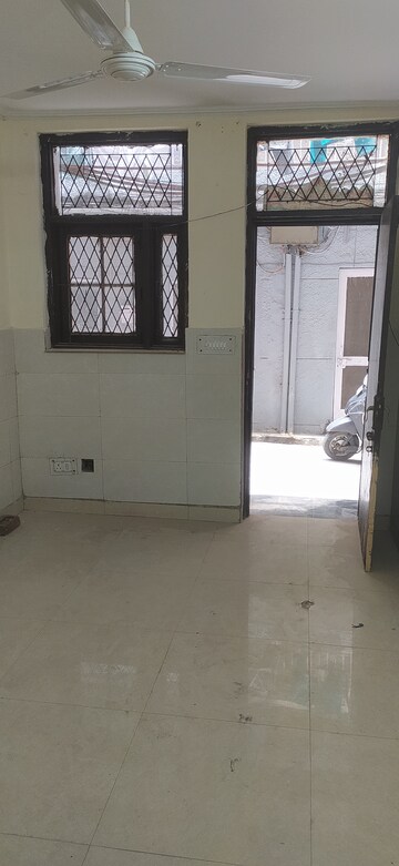 Room in 3 BHK Independent House at Kalkaji – for Rent