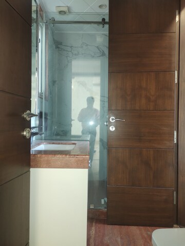 Furnished Amenities in 3 BHK Builder Floor at Greater Kailash I – for Rent