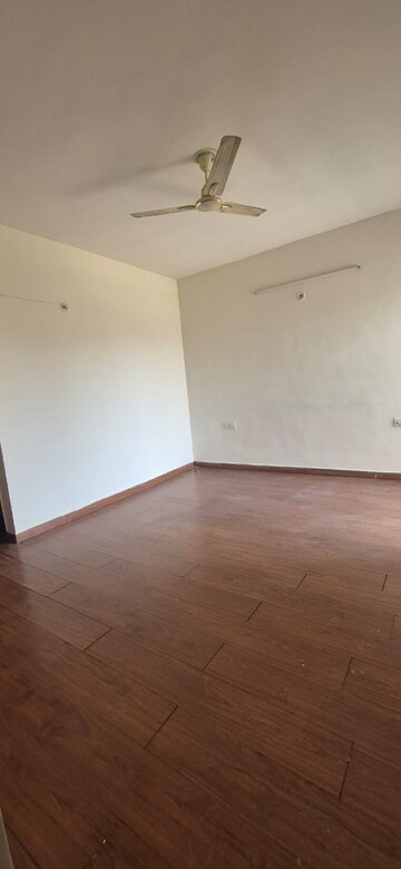 Room in 3 BHK Apartment at BBD Green City, Gomti Nagar – for Rent