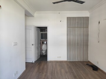 Room in 3 BHK Apartment at Raheja Vedaanta, Sector 108 – for Rent