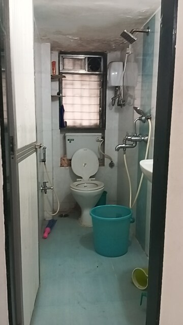 Bathroom in 1 BHK Apartment at Lic Colony – for Rent