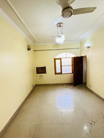 Room in 3 BHK Builder Floor at Saket – for Rent