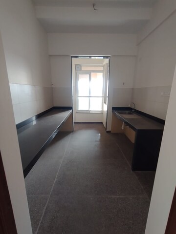 Room in 3 BHK Apartment at Kalpataru Radiance, Goregaon West – for Rent