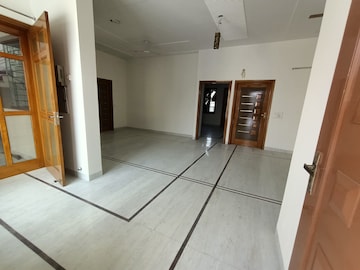 Building Lobby in 2 BHK Builder Floor at Bhai Randhir Singh Nagar – for Rent