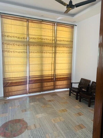 Room in 3 BHK Builder Floor at South Extension ii – for Rent