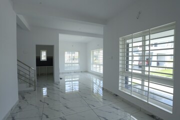 Room in 5 BHK Independent House at Kuriachira – for Sale