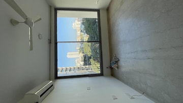 Room in 3 BHK Apartment at Oberoi Realty Esquire, Goregaon East – for Sale