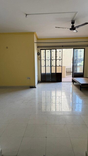 Room in 2.5 BHK Apartment at Goel Ganga Carnation, Koregaon Park – for Rent