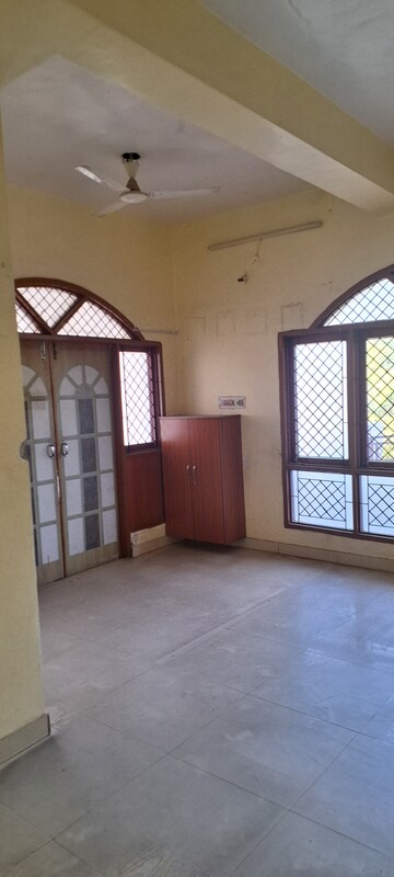 Master Bedroom in 3 BHK Independent House at Gomti Nagar – for Rent