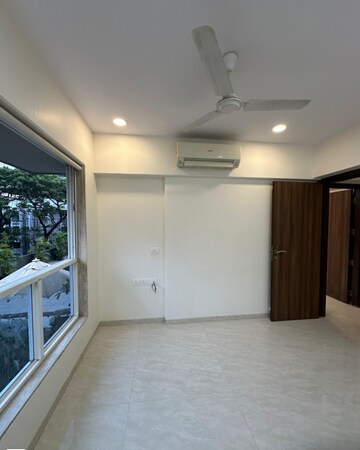Room in 2 BHK Apartment at Best Complex Andheri West, Andheri West – for Rent