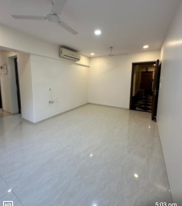 Room in 2 BHK Apartment at Best Complex Andheri West, Andheri West – for Rent