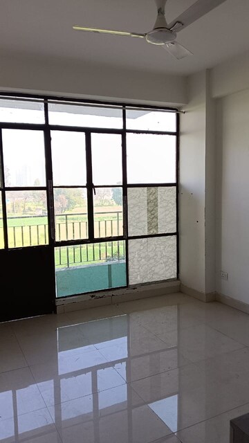 Room in 3 BHK Apartment at Signature Global Synera, Sector 81 – for Rent