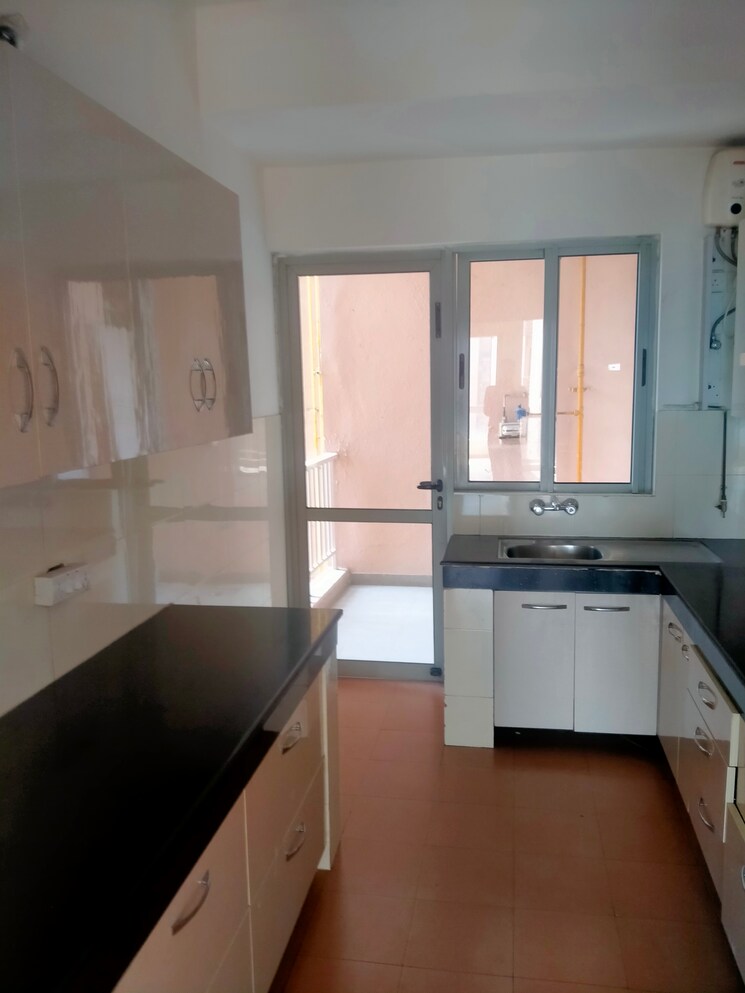 Kitchen, pioneer-park-phase-1 3 Bedroom 1950 Sq.Ft. Apartment In Sector 61 Gurgaon 8361917