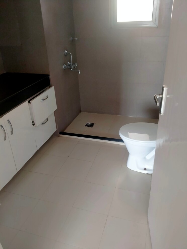 Bathroom, pioneer-park-phase-1 3 Bedroom 1950 Sq.Ft. Apartment In Sector 61 Gurgaon 8361917
