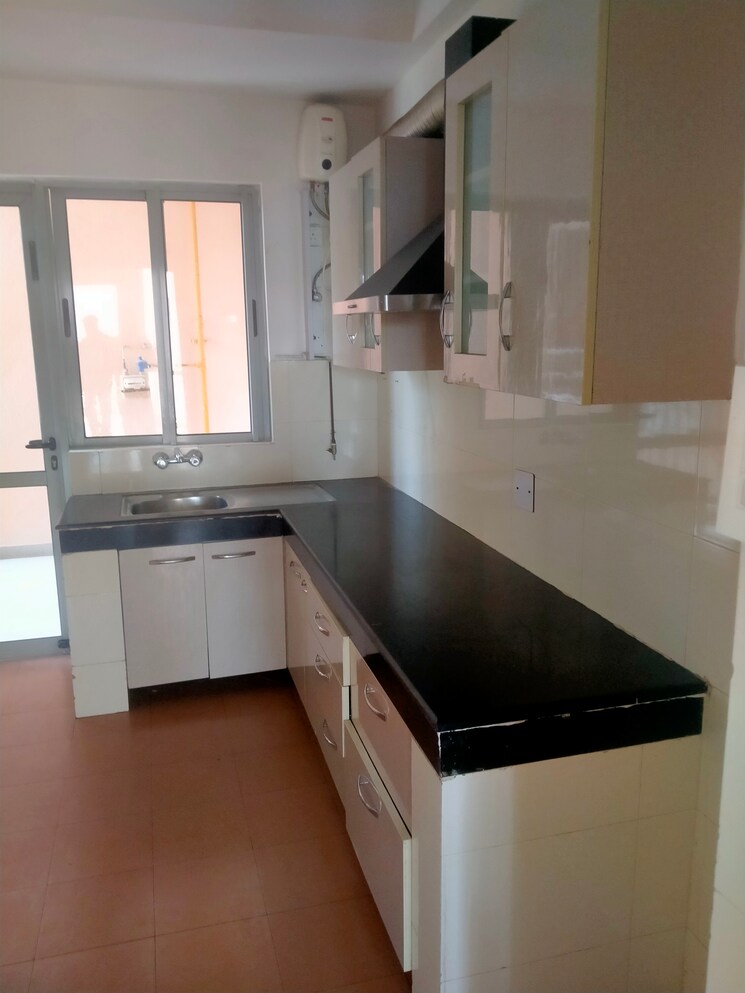 Kitchen, pioneer-park-phase-1 3 Bedroom 1950 Sq.Ft. Apartment In Sector 61 Gurgaon 8361917