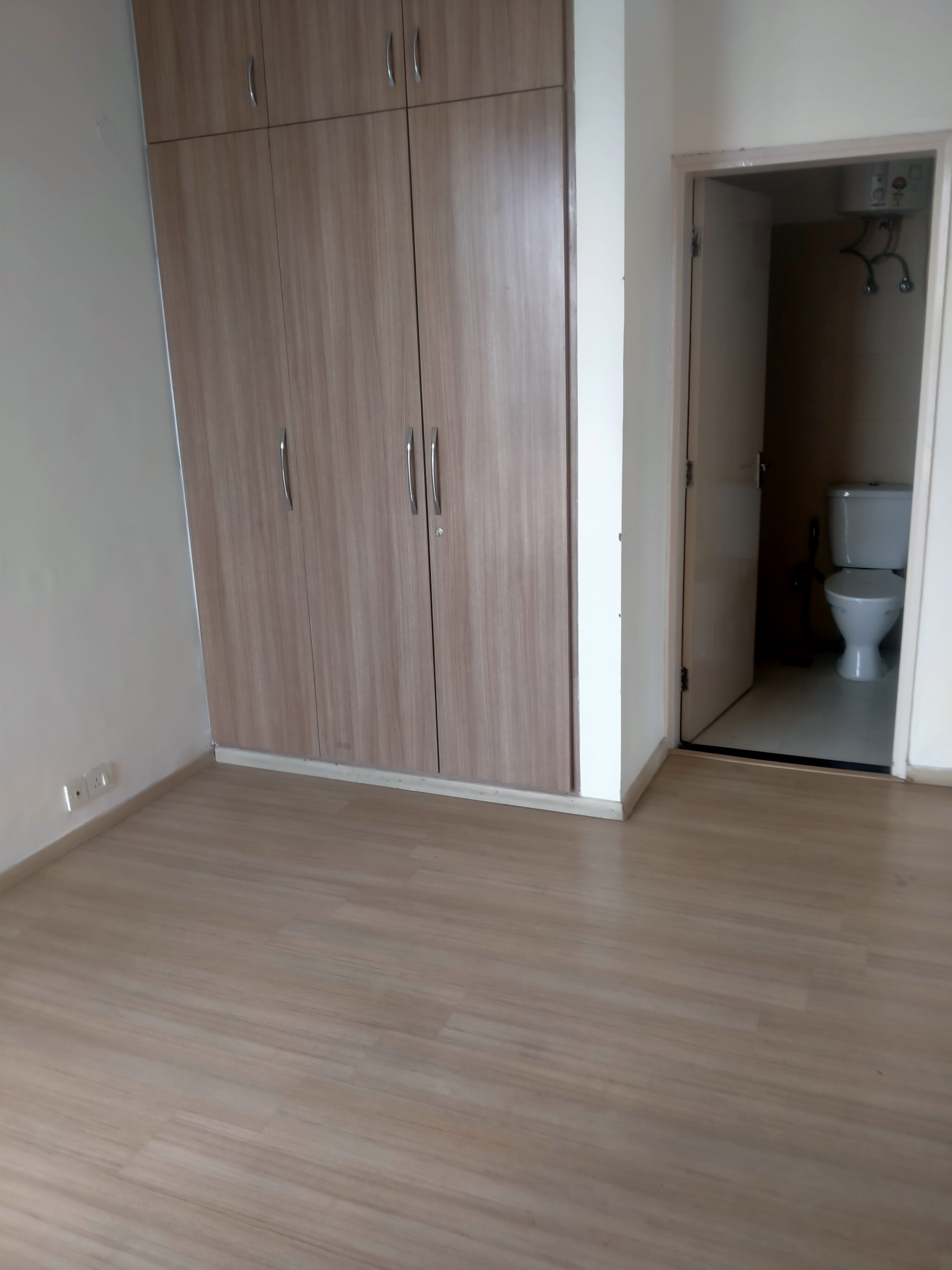 3 BHK + Servant Room Apartment For Sale in Pioneer Park Phase 1