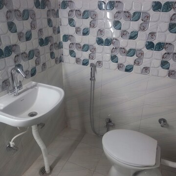 Bathroom in 2 BHK Independent House at Gomti Nagar – for Rent