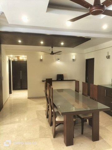 Living Room in 4 BHK Apartment at DLF The Royalton Tower, Dlf Phase V – for Rent