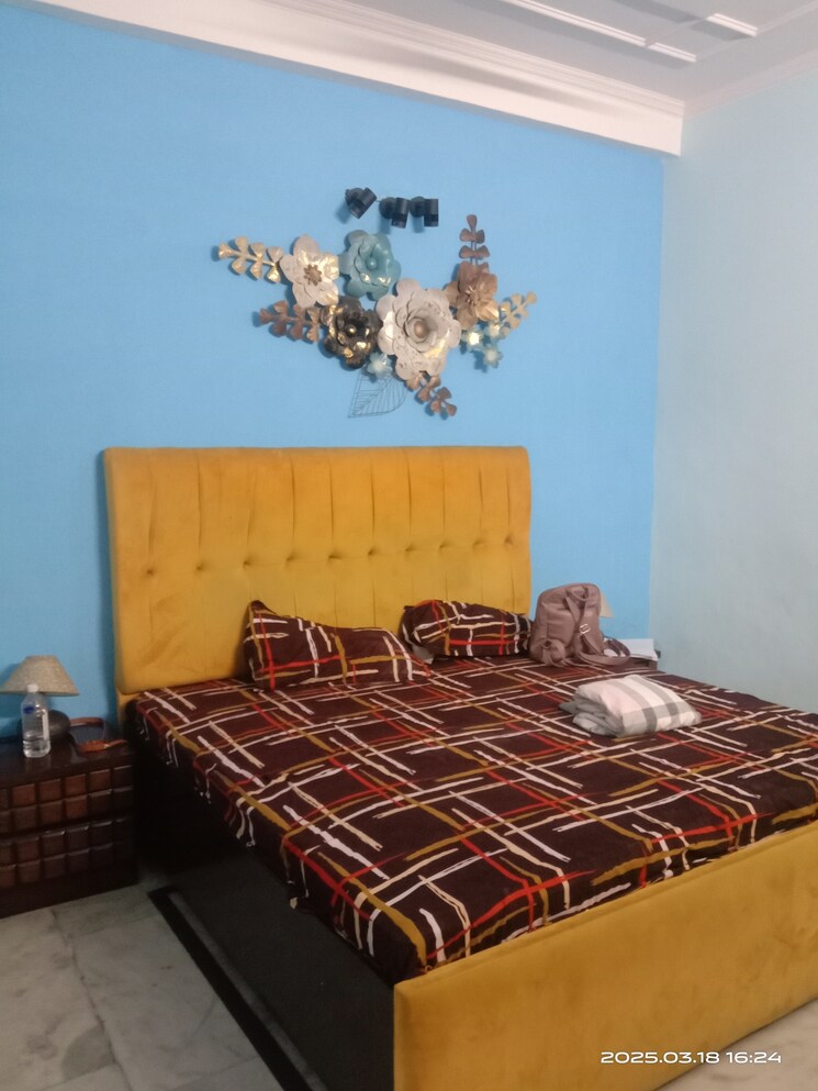 Bedroom, rohini sector 11 3.5 Bedroom 120 Sq.Mt. Builder Floor In Rohini Sector 11 Delhi 8362072