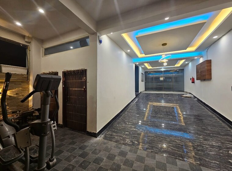  Parking, sector 117 6+ Bedroom 180 Sq.Mt. Independent House In Sector 117 Noida 8362114