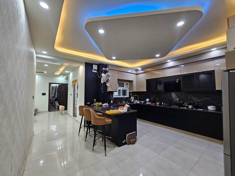 Gym, sector 117 6+ Bedroom 180 Sq.Mt. Independent House In Sector 117 Noida 8362114