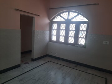 Room in 2 BHK Independent House at Teg Bahadur Road – for Rent