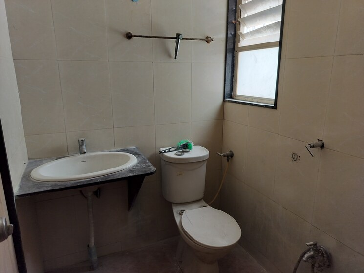Bathroom, kshitij-cooperative-housing-society 2 Bedroom 821 Sq.Ft. Apartment In Rahatani Pune 8362344