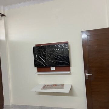 Furnished Amenities in 3 BHK Builder Floor at Sector 52 – for Rent