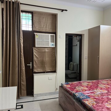 Bedroom in 3 BHK Builder Floor at Sector 52 – for Rent