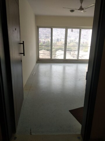 Room in 2 BHK Apartment at Runwal The Orchard Residency, Ghatkopar West – for Rent