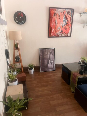 Living Room in 2 BHK Apartment at Green View Tower, Versova – for Rent