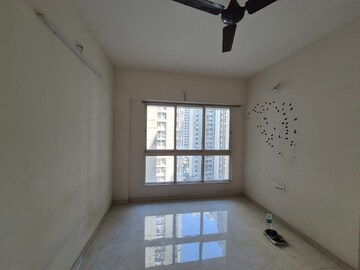 Room in 2 BHK Apartment at Lodha Amara, Kolshet Road – for Sale