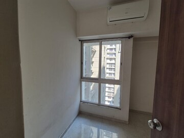 Room in 2 BHK Apartment at Lodha Amara, Kolshet Road – for Sale