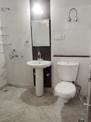 Bathroom in 2.5 BHK Apartment at Supertech Cape Town, Sector 74 – for Rent