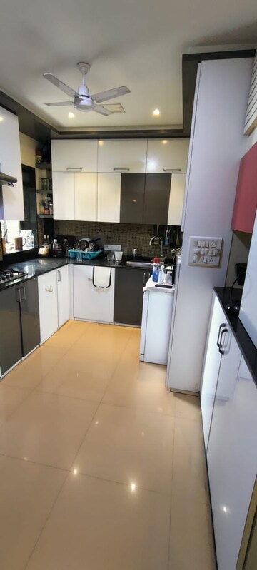 Team Area in 2 BHK Apartment at Mittal Sushila Sadan, Mahim West – for Rent