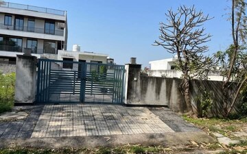 Plot For Sale in DLF Hyde Park, South Mullanpur