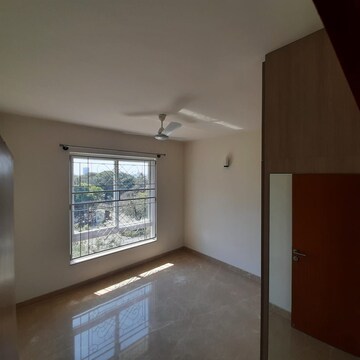 Room in 3.5 BHK Apartment at Prestige Woodland Park, Cooke Town – for Rent