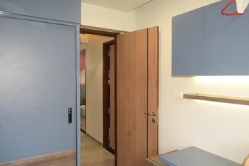 Room in 3 BHK Apartment at Vastrapur – for Rent