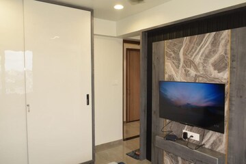 Room in 3 BHK Apartment at Vastrapur – for Rent