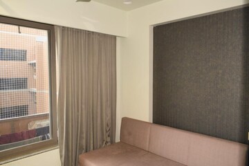 Room in 3 BHK Apartment at Vastrapur – for Rent