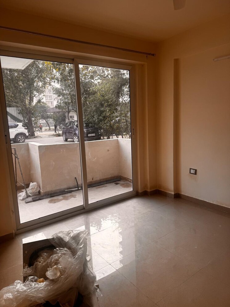 Room, rof-aalayas-phase-2 3 Bedroom 864 Sq.Ft. Apartment In Sector 102 Gurgaon 8362662